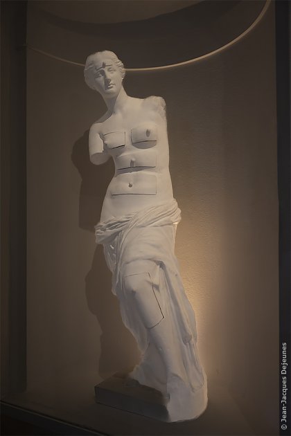 Vénus de Milo avec tiroirs, 1936, 1964