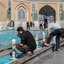 Ablutions avant d'accomplir la prière, Qom, Iran