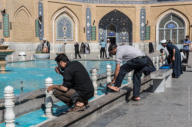 Ablutions avant d'accomplir la prière, Qom, Iran