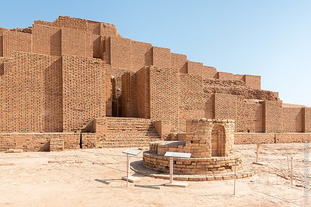 Autel restauré à la ziggourat de Choqâ Zanbil