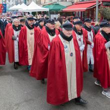 La Confrérie avance