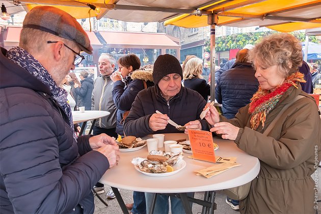 Une assiette d'huîtres