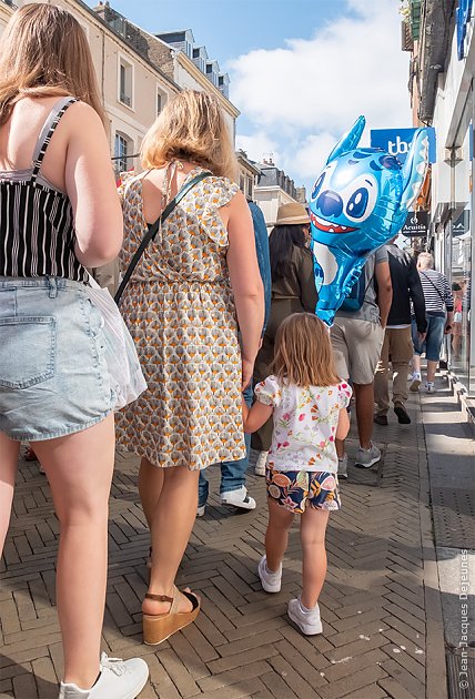 Emportée par la foule...