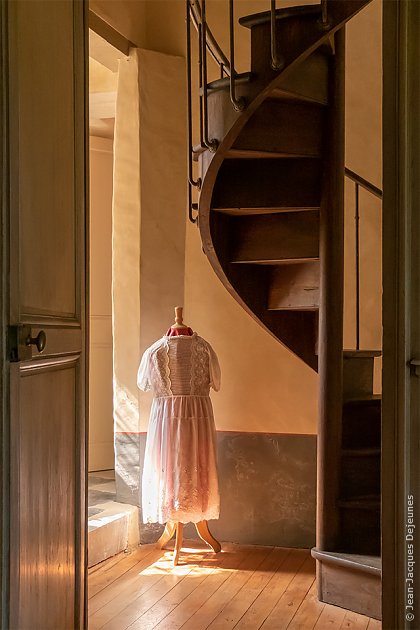 Robe et escalier