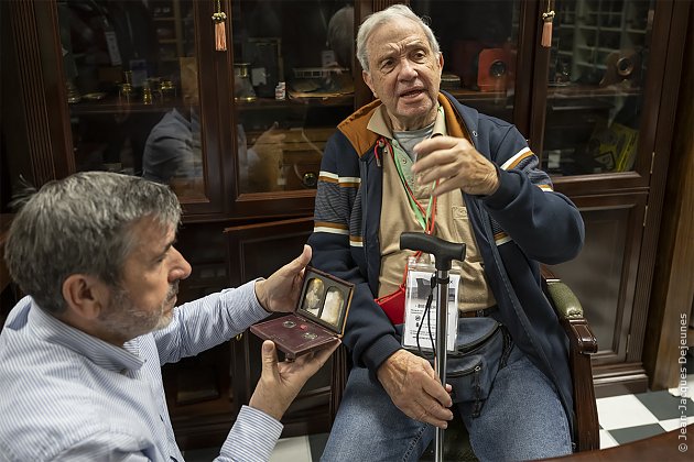 Discussion entre collectionneurs