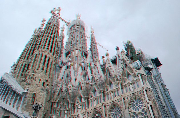 La Sagrada Família côté Baptisphère vers la façade de la Gloire