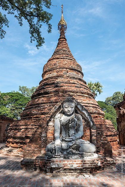 Bouddha du temple de Ava, Myanmar