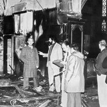 1981 - Visite des experts dans l'église incendiée