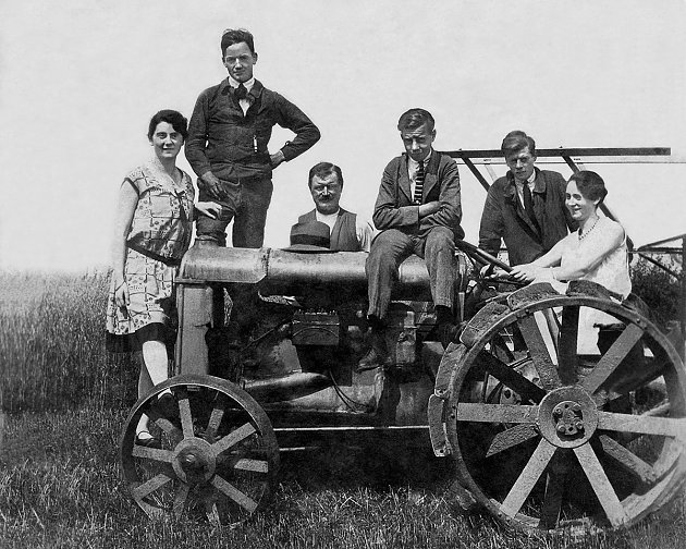 1929 - Tracteur avec roues en fer